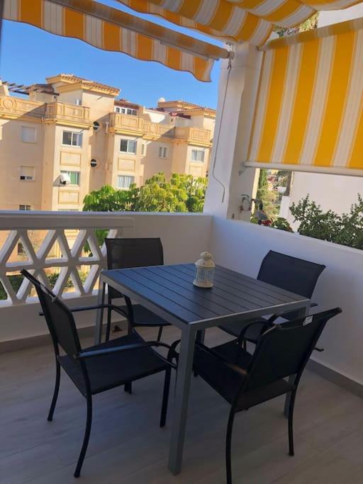 Encantador Apartamento Residencial Con Piscina Torremolinos Kültér fotó